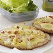 Fransk tarte flambé med salat